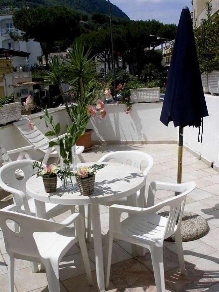 Hotel Il Nespolo Casamicciola Terme Exterior photo